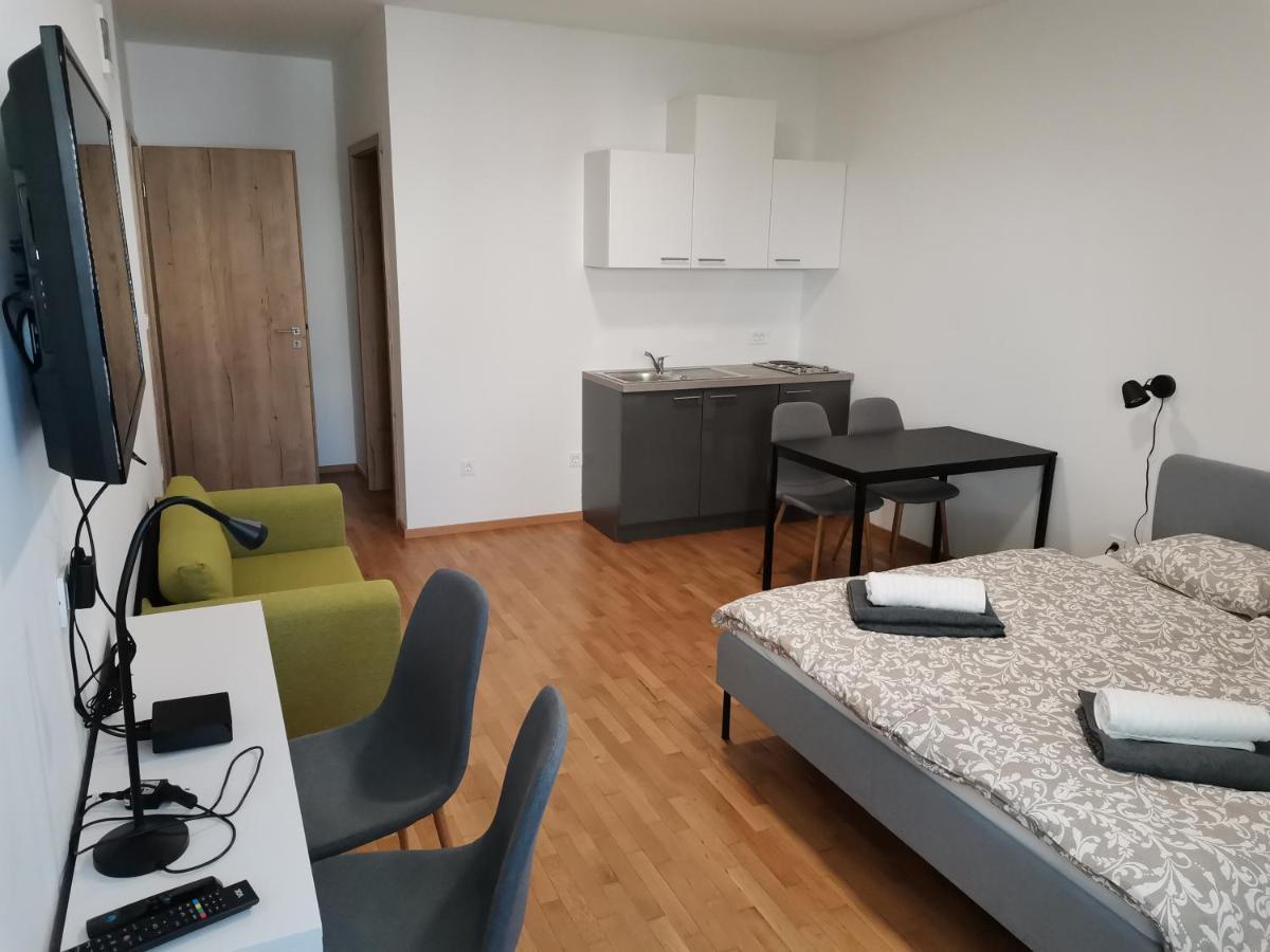 Pubyland Rooms & Apartments Rogatec 外观 照片