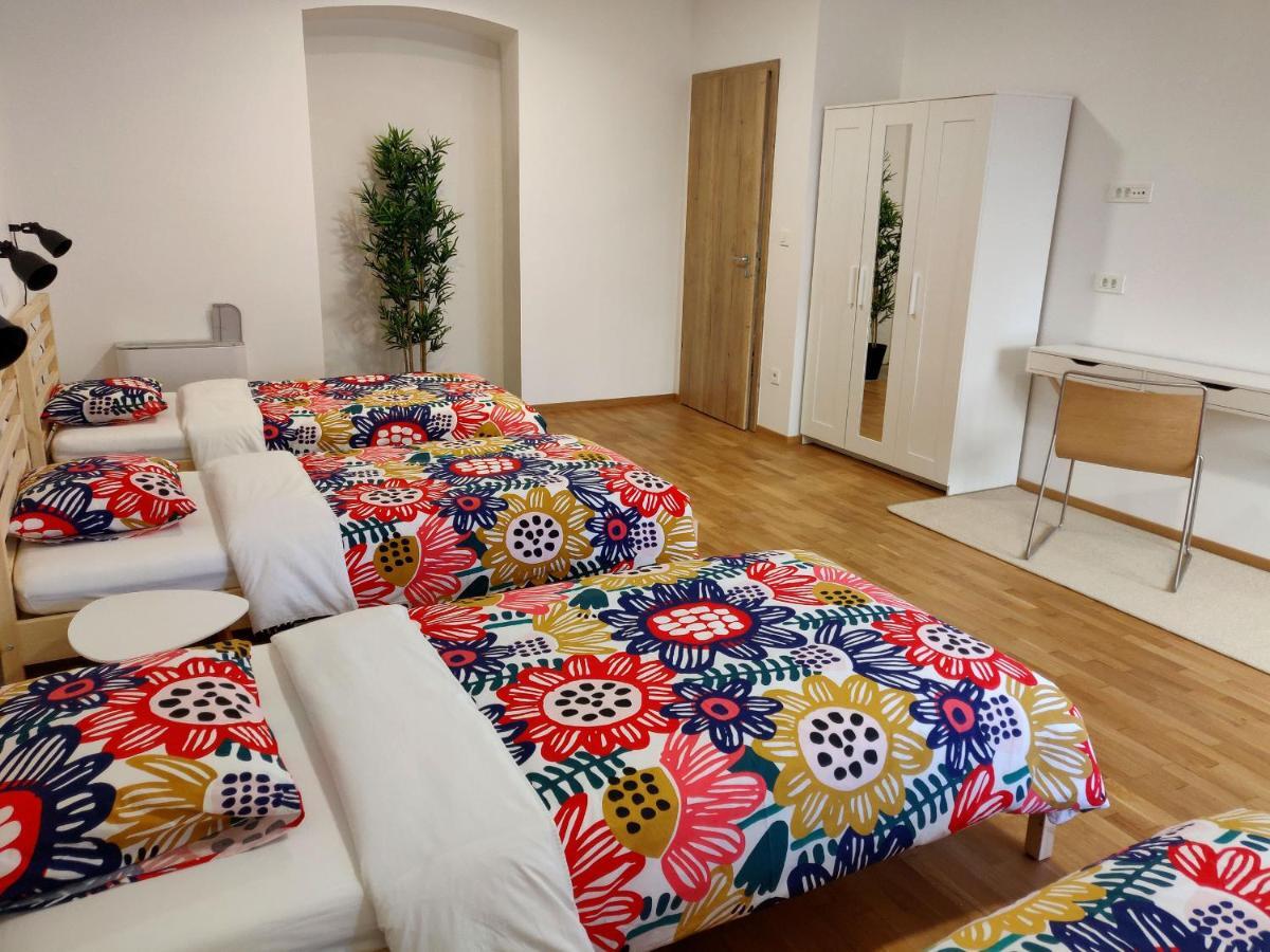 Pubyland Rooms & Apartments Rogatec 外观 照片