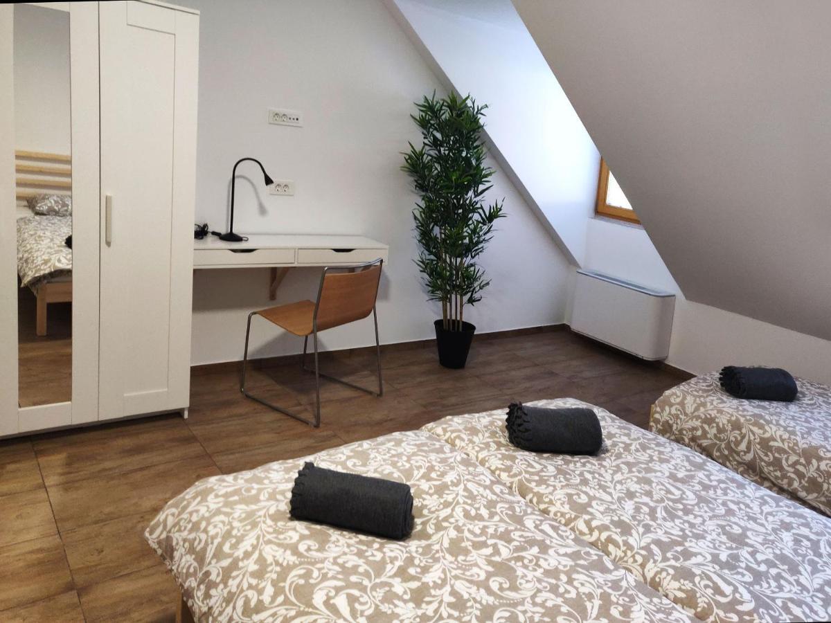 Pubyland Rooms & Apartments Rogatec 外观 照片