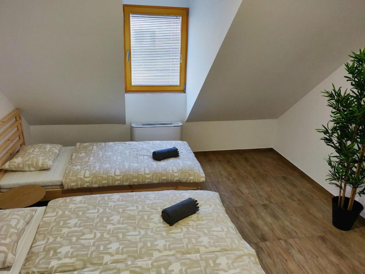 Pubyland Rooms & Apartments Rogatec 外观 照片
