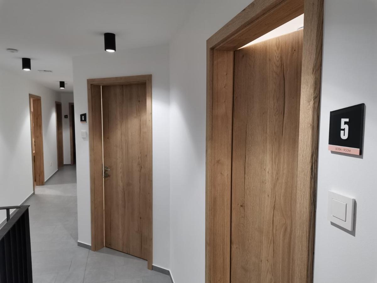 Pubyland Rooms & Apartments Rogatec 外观 照片