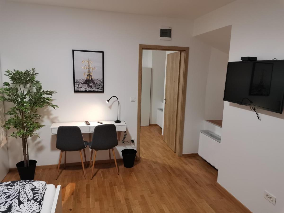 Pubyland Rooms & Apartments Rogatec 外观 照片