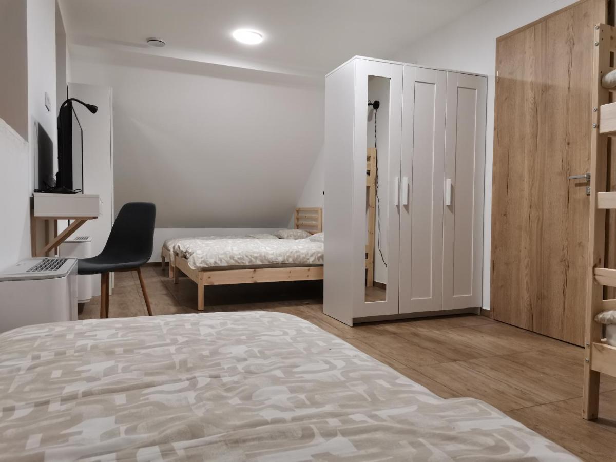 Pubyland Rooms & Apartments Rogatec 外观 照片